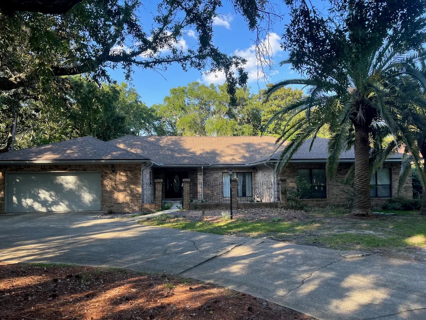 New architectural shingle roof on a Mary Esther, FL brick home by Whitrock Associates