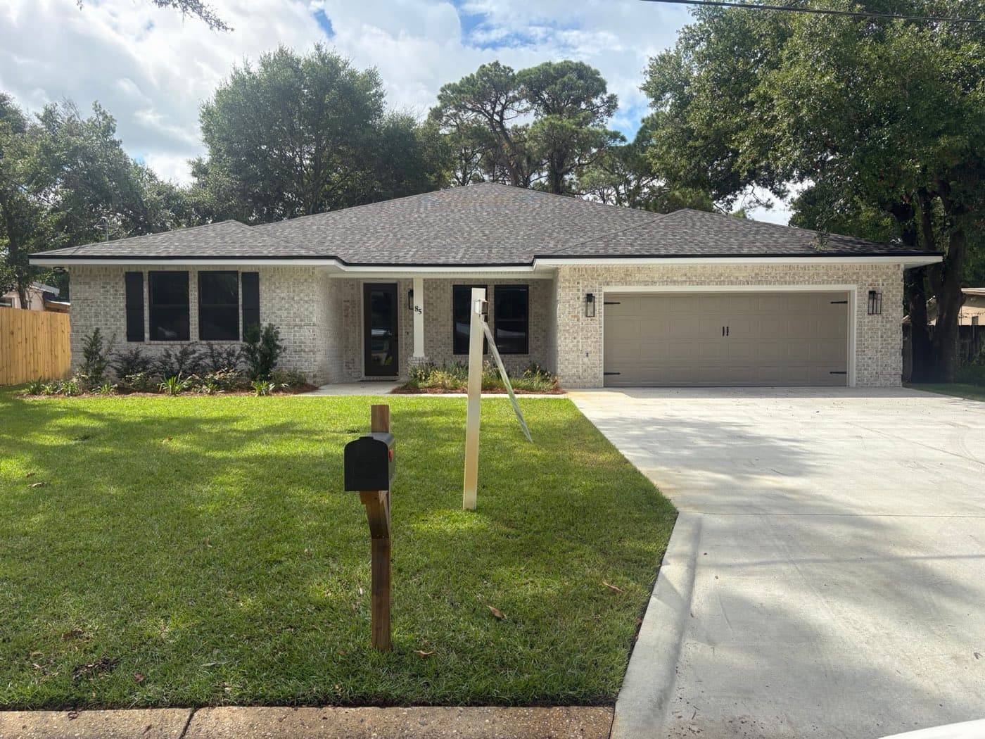 New architectural shingle roof on a DeFuniak Springs, FL home by Whitrock Associates
