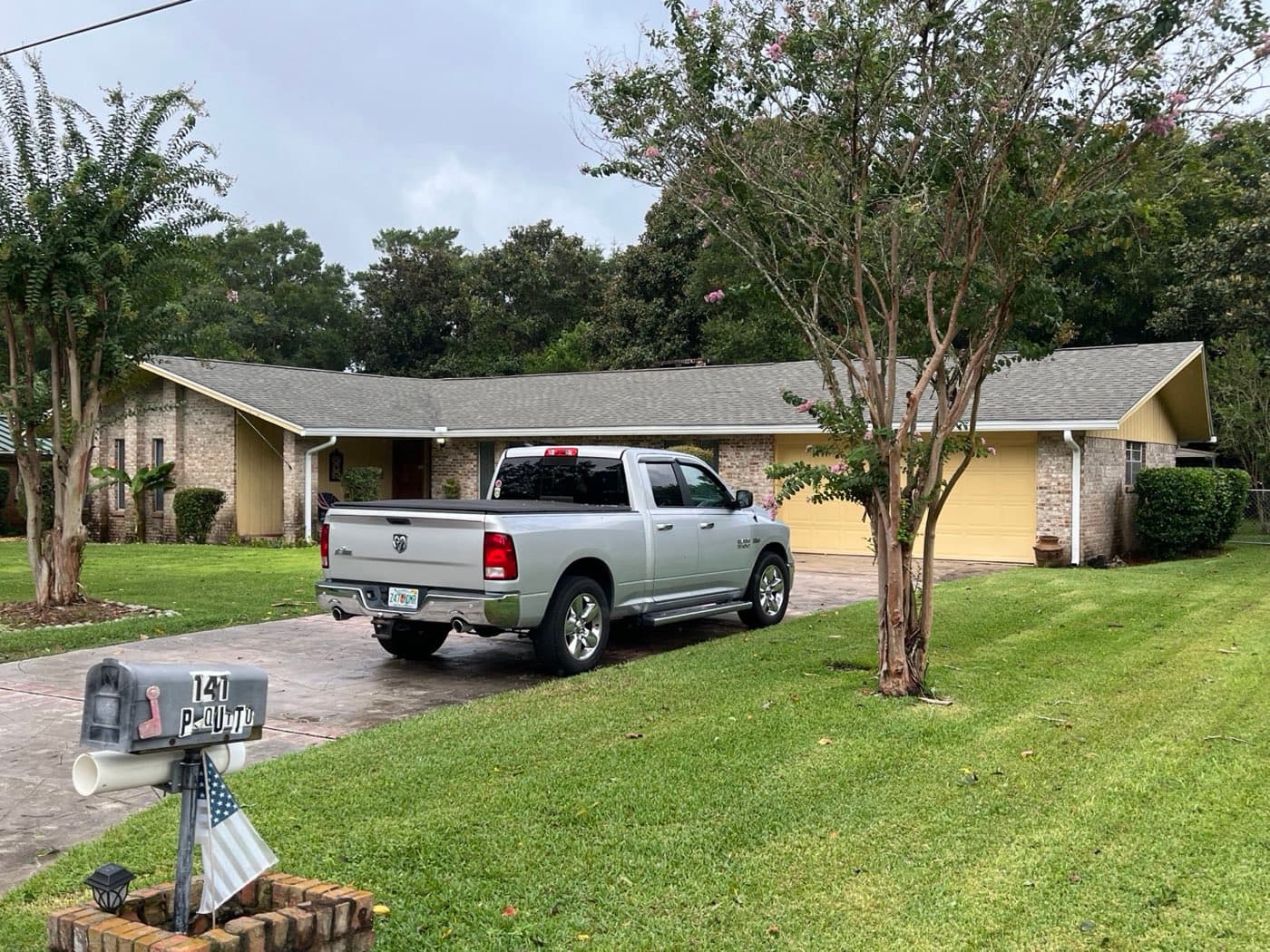 Finished shingle roof on a Navarre, FL home by Whitrock Associates