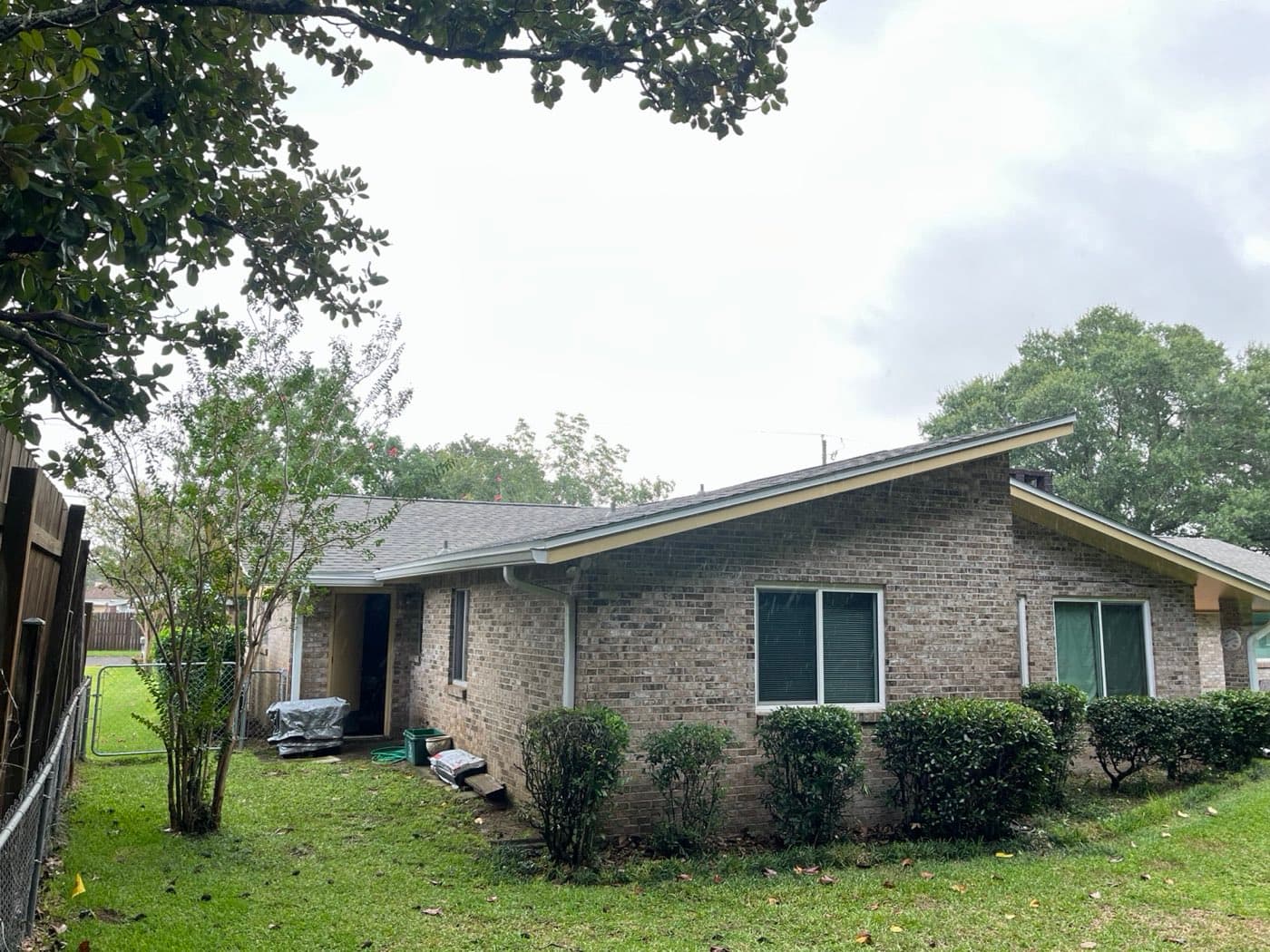 Finished shingle roof on a Mary Esther, FL home by Whitrock Associates